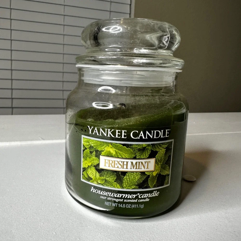 Yankee Candle Fresh Mint Housewarmer Scented Jar Candle 14.5 oz Green Wax